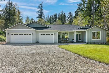 910 11th Avenue , Fox Island, WA 98333