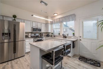 307 E Division Street #B, Mount Vernon, WA 98274