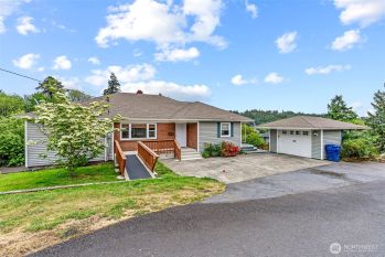 304 Holly Street , Kelso, WA 98626