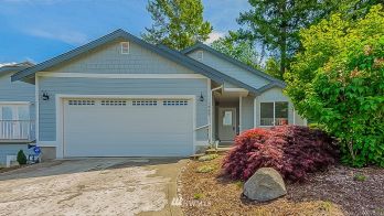 1069 5th Street , Steilacoom, WA 98388