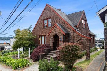 215 6th Street , Bremerton, WA 98337