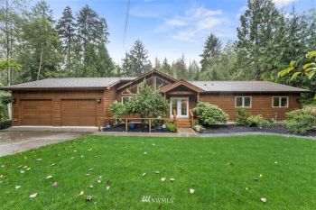 8294 NE Lovgreen Road , Bainbridge Island, WA 98110