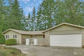 869 Island Boulevard , Fox Island, WA 98333