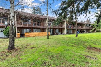 51 NW Columbia Drive #206, Oak Harbor, WA 98277