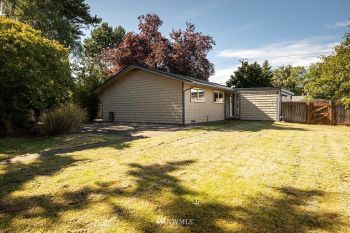 145 SW 8th Avenue , Oak Harbor, WA 98277