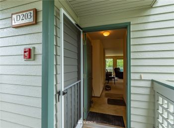 485 SW Bayshore Drive #D203, Oak Harbor, WA 98277